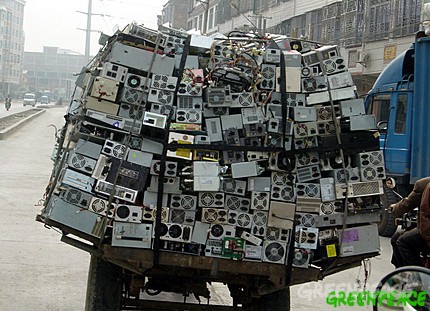 ที่มา http://www.greenpeace.org/seasia/th/campaigns/toxics/electronics/where-does-e-waste-end-up/